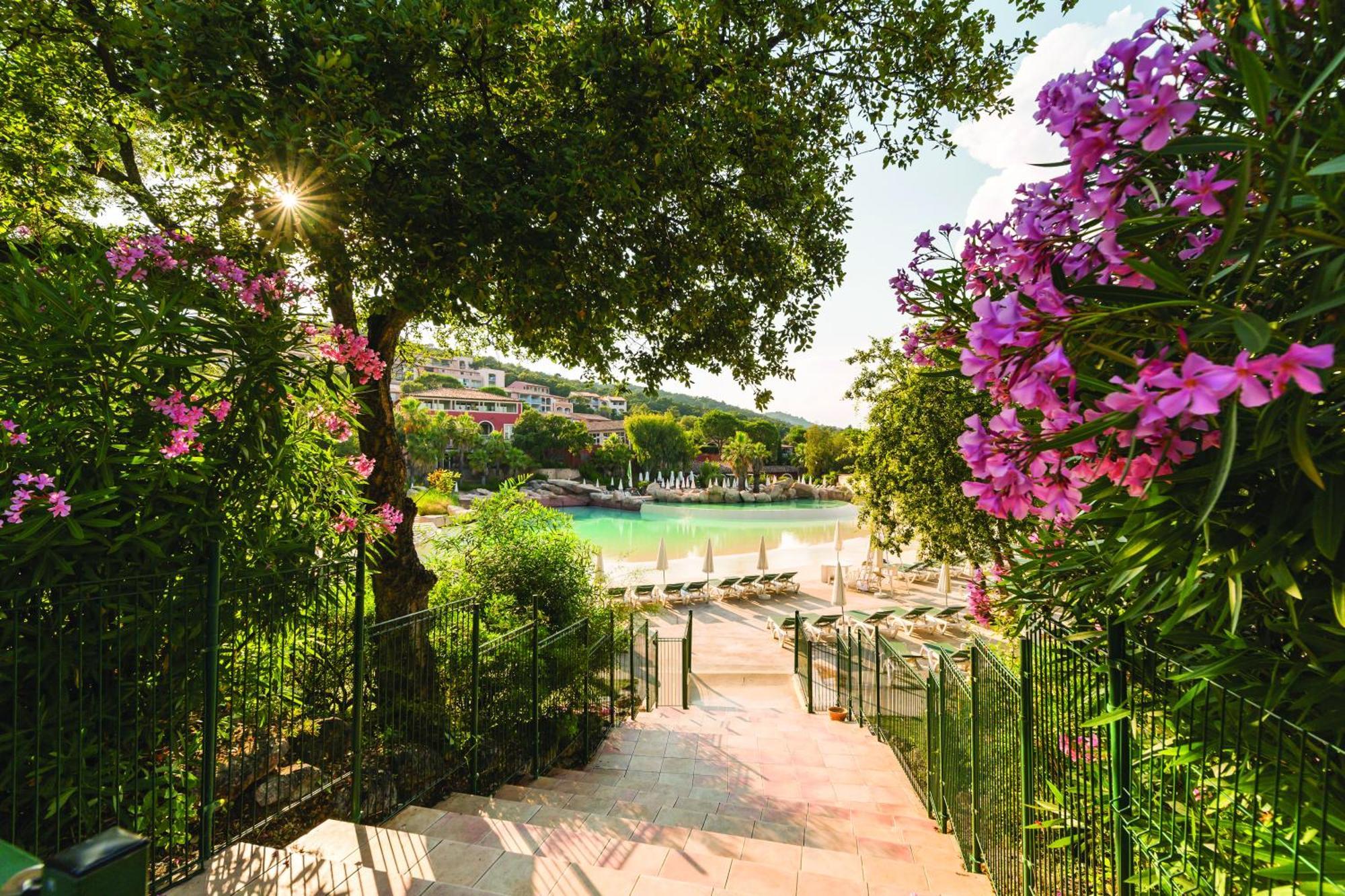 Residence Pierre & Vacances Les Restanques Du Golfe De Saint-Tropez Grimaud Exterior foto